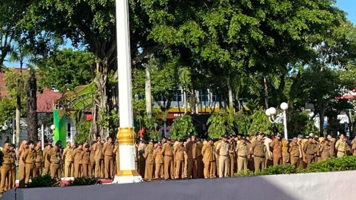 Pemerintah Kota Balikpapan Menggelar Apel Pagi di Halaman Balai Kota Balikpapan, pada hari Senin (16/6/2025). Foto: BorneoFlash/Ardian