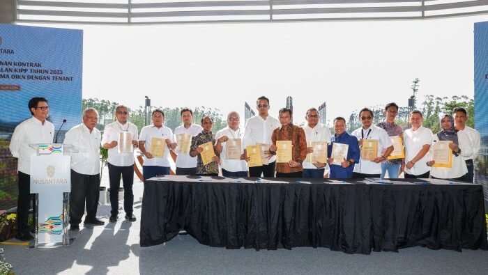 Penandatanganan kontrak tujuh paket pekerjaan pembangunan infrastruktur jalan serta dua paket pengawasan proyek di KIPP. Foto: HO/Humas Otorita IKN.