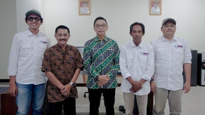 Pengurus SMSI Kabupaten Paser bersilaturahmi ke Kantor Diskominfostaper Paser disambut hangat oleh Kepala Diskominfostaper Kabupaten Paser, Arief Rahman, didampingi Kabid Informasi dan Komunikasi Publik (IKP), Asnan Latief di Kompleks Perkantoran Gentung Temiang, pada Kamis (26/6/2025). Foto: HO/SMSI Paser
