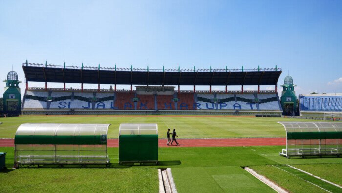Perwakilan OC Piala Presiden 2025 melakukan kunjungan langsung ke Stadion Si Jalak Harupat, Kabupaten Bandung, pada Senin (16/6/2025). Foto: HO/pssi.org