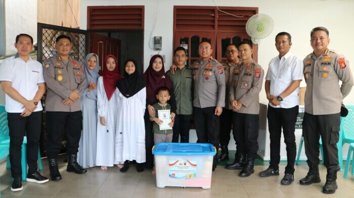 Polda Kalimantan Timur menggelar kegiatan anjangsana sebagai bagian dari peringatan Hari Bhayangkara ke-79, pada Senin (16/6/2025). Foto: HO/Humas Polda Kaltim
