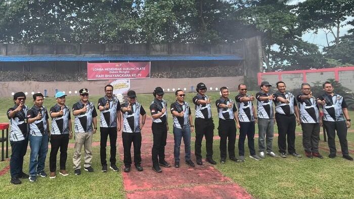 Polda Kaltim Gelar Lomba menembak dalam rangka memperingati Hari Bhayangkara ke-79, yang berlangsung di Lapangan Tembak Satbrimob Polda Kaltim, pada hari Sabtu (21/6/2025). Foto: BorneoFlash/Niken Sulastri