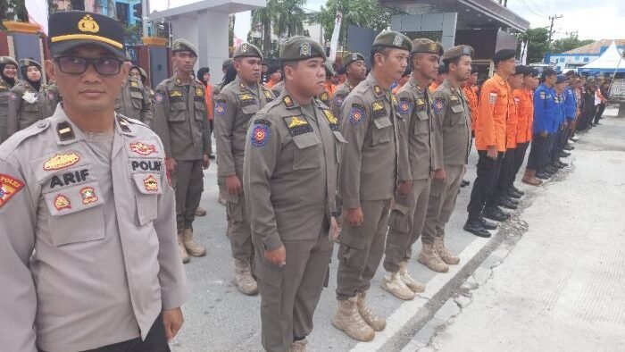Polresta Balikpapan dan instansi terkait melaksanakan gladi lapangan sebagai persiapan menyambut Hari Bhayangkara ke-79, yang akan diperingati secara khidmat pada Selasa, 1 Juli 2025. Foto: HO/Humas Polresta Balikpapan