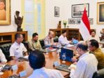 Presiden Prabowo Subianto memimpin rapat terbatas bersama sejumlah Menteri Kabinet Merah Putih di Istana Merdeka, Jakarta, pada Selasa, 10 Juni 2025. Foto: presidenri.go.id/BPMI Setpres