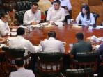 Presiden Prabowo Subianto menggelar pertemuan terbatas bersama jajaran Menteri Koordinator Bidang Politik dan Keamanan (Polkam) di kediaman pribadinya di Hambalang, Kabupaten Bogor, Jawa Barat, pada Senin (23/06/2025). Foto: setneg.go.id