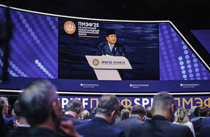 Presiden Prabowo Subianto menyampaikan pidato pada sesi pleno Saint Petersburg International Economic Forum (SPIEF) 2025 di ExpoForum Convention and Exhibition Centre, St. Petersburg, Rusia, pada Jumat, 20 Juni 2025. Foto: setkab.go.id/BPMI Setpres