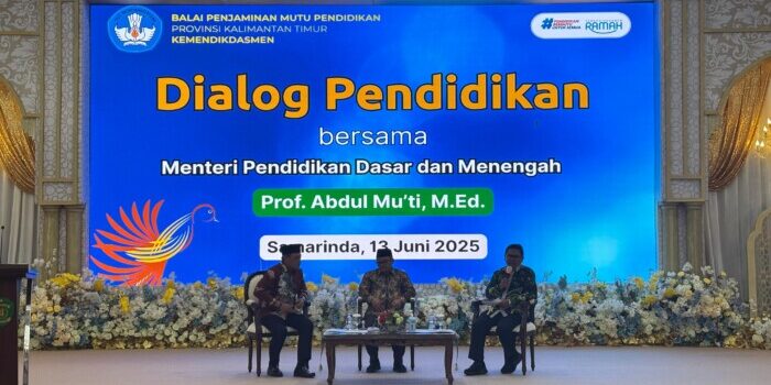 Saat sesi dialog bersama Menteri Pendidikan Dasar dan Menengah (Mendikdasmen) Republik Indonesia, Abdul Mu’ti dan Wakil Gubernur Kaltim, Seno Aji. Foto: BorneoFlash/Nur Ainunnisa