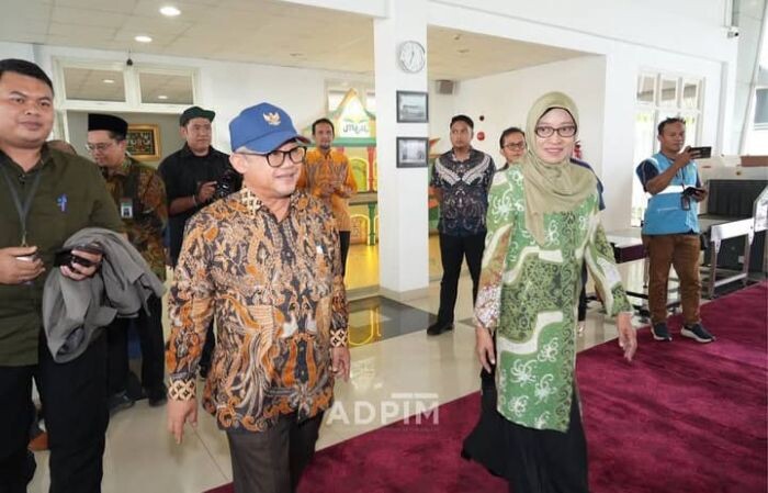 Pemprov Kaltim Dorong Mendikdasmen Kunjungi Sekolah di Wilayah Terpencil dan Pulau Maratua