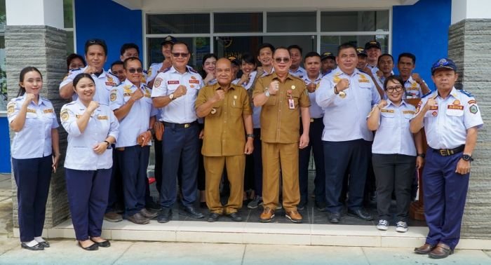 Syukuran Kantor Dishub Kabupaten Mahulu yang digelar di Komplek Dermaga Batu dinding Kampung Long Melaham, pada Selasa (15/04/2025). Foto: HO/prokopim mahulu