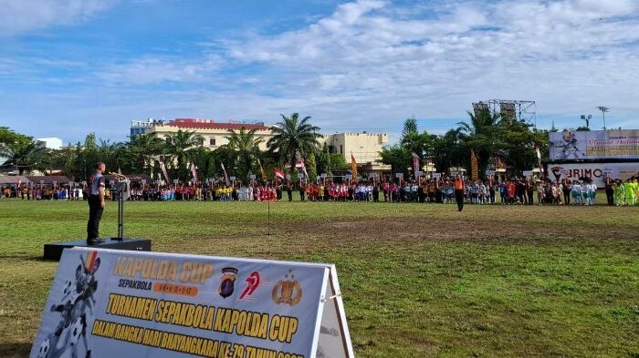 Wakapolda Kaltim, Brigjen Pol M. Sabilul Alif Saat Membuka Turnamen sepak bola Kapolda Kaltim Cup di Lapangan M. Jasin, Satbrimob Polda Kaltim, pada Sabtu (21/6/2025). Foto: BorneoFlash/Niken Sulastri