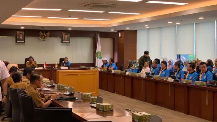 Wakil Gubernur Kaltim, Seno Aji saat menerima Kunjungan Rombongan Persatuan Persahabatan Brunei Darussalam - Indonesia Friendship Association (BRUDIFA). Wakil Gubernur Kaltim, Seno Aji saat menerima Kunjungan Rombongan Persatuan Persahabatan Brunei Darussalam - Indonesia Friendship Association (BRUDIFA). Foto: BorneoFlash/Nur Ainunnisa