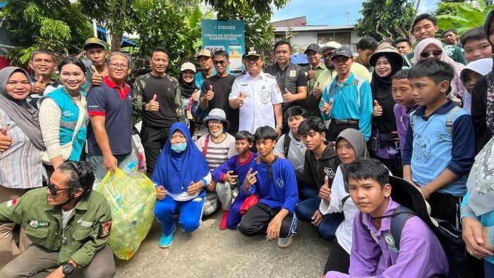 Wakil Wali Kota Balikpapan, Bagus Susetyo bersama warga lima RT di Kelurahan Gunung Sari Ilir, Kecamatan Balikpapan Tengah, pada hari Kamis (5/6/2025). Foto: BorneoFlash/Ardian