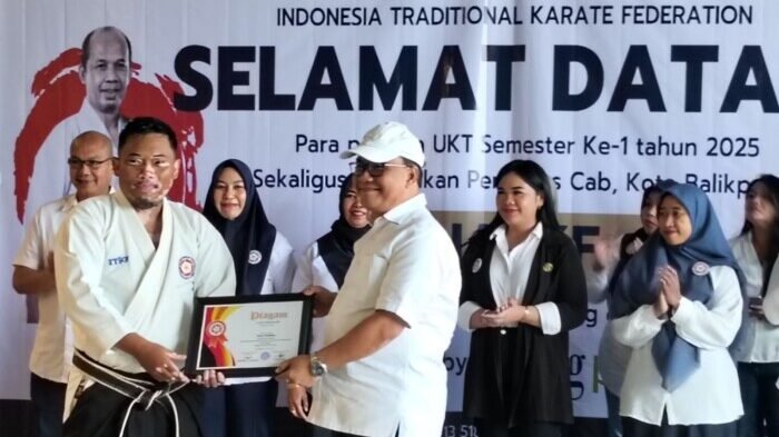 Wakil Wali Kota Balikpapan, Bagus Susetyo, dalam acara pelantikan pengurus Indonesian Traditional Karate Federation Cabang Balikpapan, yang berlangsung di Living Plaza Balikpapan, Pada Minggu (15/6/2025). Foto: BorneoFlash/Ardian