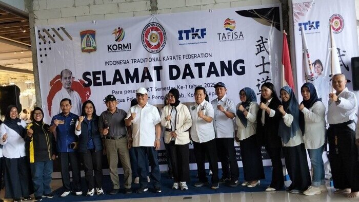 Wakil Wali Kota Balikpapan, Bagus Susetyo, dalam acara pelantikan pengurus Indonesian Traditional Karate Federation Cabang Balikpapan, yang berlangsung di Living Plaza Balikpapan, Pada Minggu (15/6/2025). Foto: BorneoFlash/Ardian