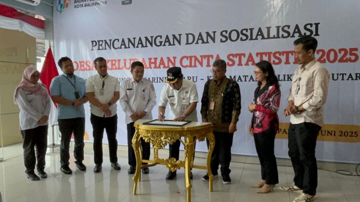Wakil Wali Kota Balikpapan, Bagus Susetyo melakukan pencanangan dan sosialisasi kelurahan cinta statistik 2025, di Kelurahan Gunung Samarinda Baru, pada hari Rabu (11/6/2025). Foto: BorneoFlash/Ardian