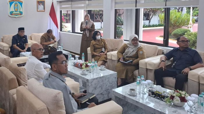 Wakil Wali Kota Balikpapan, Bagus Susetyo saat memimpin audiensi persiapan verifikasi lapangan evaluasi KLA, di Balai Kota Balikpapan, pada hari Selasa (10/6/2025). Foto: BorneoFlash/Ardian