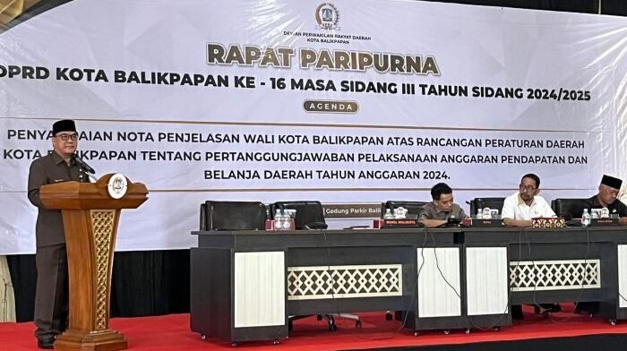 Wakil Wali Kota Balikpapan, H. Bagus Susetyo dalam rapat paripurna DPRD Kota Balikpapan, yang berlangsung di Gedung Parkir Klandasan, pada Senin (23/6/2025). Foto: BorneoFlash/Ardian