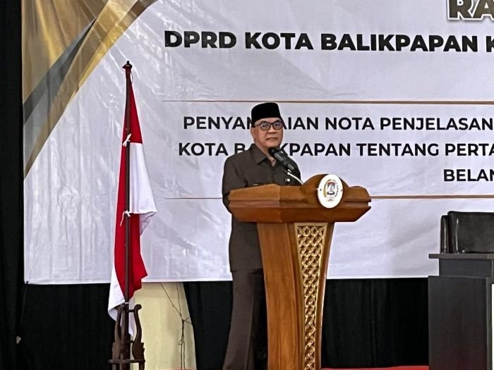 Wakil Wali Kota Balikpapan Sampaikan Laporan Keuangan APBD 2024 pada Rapat Paripurna