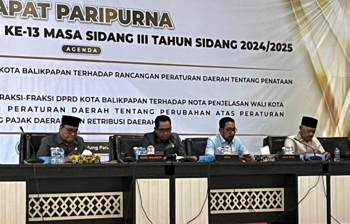 Wali Kota Balikpapan, Bagus Susetyo dalam rapat Paripurna DPRD ke-13 masa sidang III tahun sidang 2024/2025, di Gedung Parkir Lantai 8 Klandasan Balikpapan, pada hari Kamis (5/6/2025). Foto: BorneoFlash/Ardian