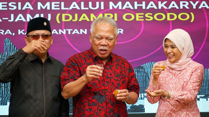 Kepala Otorita IKN, Basuki Hadimuljono bersama Dewan Jamu Indonesia, Universitas Mulawarman, dan Dinas Kesehatan Provinsi Kalimantan Timur di kawasan Kemenko 3, Nusantara pada Minggu (22/6/2025). Foto: HO/Humas Otorita IKN