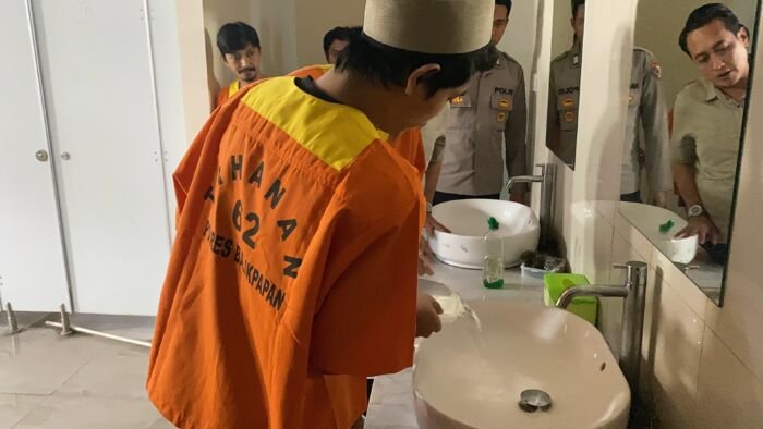 Proses pemusnahan barang bukti sabu yang telah mendapatkan penetapan dari Kejaksaan Negeri Balikpapan. Foto: HO/Humas Polresta Balikpapan