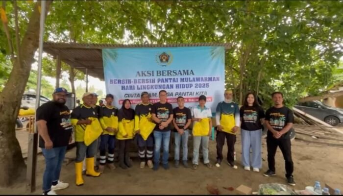 Peduli Lingkungan, PWI Balikpapan Aksi Bersih Pantai