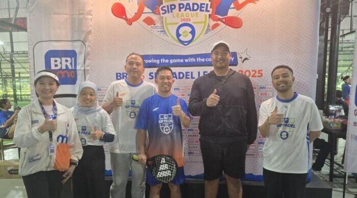 Menpora Dito bersama para panitia BRIMO Sip Padel League di Jakarta, Minggu (20/7/2025). Foto: ANTARA/BRIMO Sip Padel League