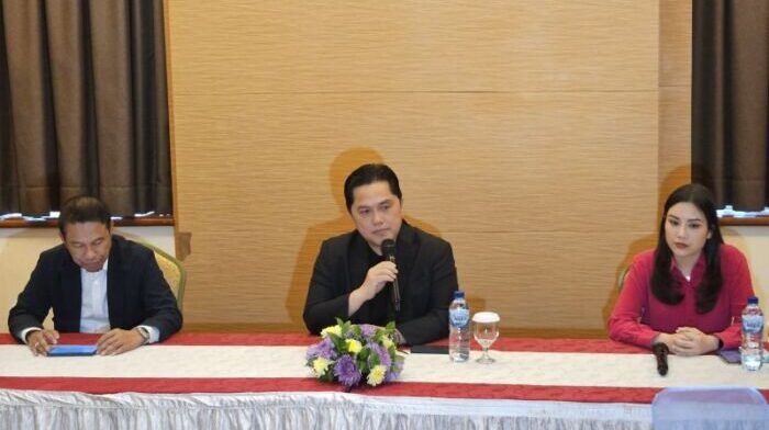 Erick Thohir, Ketua Umum PSSI, memberikan jawaban tentang persyaratan di I.League. Foto: ANTARA/Rauf Adipati