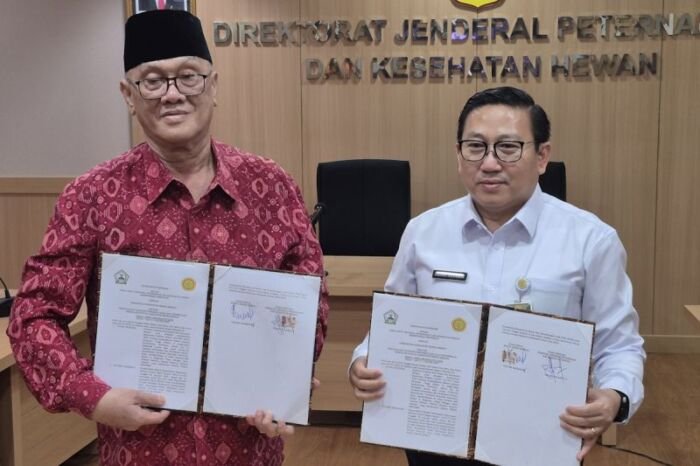 Direktur Jenderal Peternakan dan Kesehatan Hewan Kementan Agung Suganda (kanan), Bupati Bener Meriah, Tagore Abubakar. Foto: ANTARA/HO-Humas Kementan