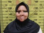 ASN berinisial NR (44) ditahan oleh Satreskrim Polres Bontang karena kasus penipuan dan penggelapan dana proyek fiktif, pada Rabu (30/07/2025). Foto: HO/Humas Polres Bontang