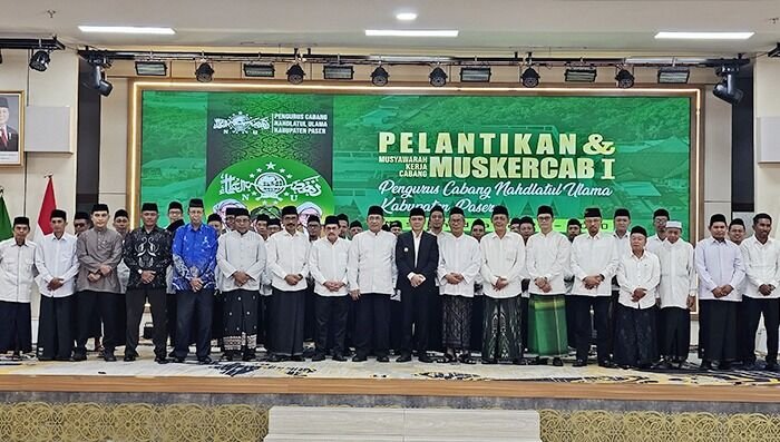 Acara pelantikan sekaligus pembukaan Muskercab PCNU Kabupaten Paser masa khidmat 2025–2030, yang digelar di Pendopo Lou Bepekat, Kabupaten Paser, Ahad, 27 Juli 2025. Foto: HO/DPRD Paser