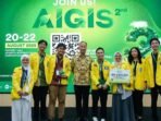 Menteri Perindustrian Agus Gumiwang Kartasasmita berfoto bersama dengan penerima penghargaan AIGIS Green Scientific Competition di Jakarta, Rabu (30/7/2025).FOTO : ANTARA/HO-Kemenperin