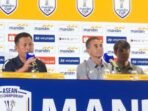 Aminuddin, Pelatih Timnas U-23 Brunei Darussalam Bersama dengan Gerald Vanenburg yaitu pelatih Timnas U-23 Indonesia dalam jumpa pers ASEAN U-23 Championship 2025 di SUGBK (14/7/2025). Foto: ANTARA/Zaro Ezza Syachniar