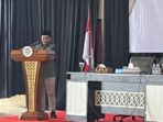 Anggota Fraksi PKB, Muhammad Hamid saat menyampaikan pandangan umum terhadap Laporan Pertanggungjawaban Pelaksanaan APBD Kota Balikpapan Tahun Anggaran 2024 dalam rapat paripurna yang digelar di Gedung Parkir Klandasan, pada Senin (7/7/2025). Foto: BorneoFlash/Niken Sulastri