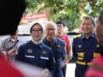 Kepala Badan Pengatur Hilir Minyak dan Gas Bumi (BPH Migas) Erika Retnowati (kiri) dan Anggota Komite BPH Migas Harya Adityawarman (kanan) melakukan kegiatan pemantauan ke stasiun pengisian bahan bakar umum (SPBU) di wilayah Sleman dan Kota Yogyakarta, DIY. Foto: ANTARA/HO-BPH Migas