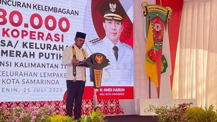 Gubernur Kalimantan Timur, Rudy Mas’ud saat Launching Koperasi Merah Putih desa dan kelurahan untuk wilayah Kaltim, pada Senin (21/7/2025). Foto: BorneoFlash/Nur Ainunnisa