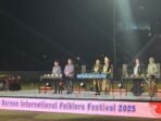 Gubernur Kaltim, Rudy Mas'ud saat membuka EBIFF 2025 di Gelora Kadrie Oening, Samarinda, pada Jumat malam (25/7/2025). Foto: BorneoFlash/Nur Ainunnisa