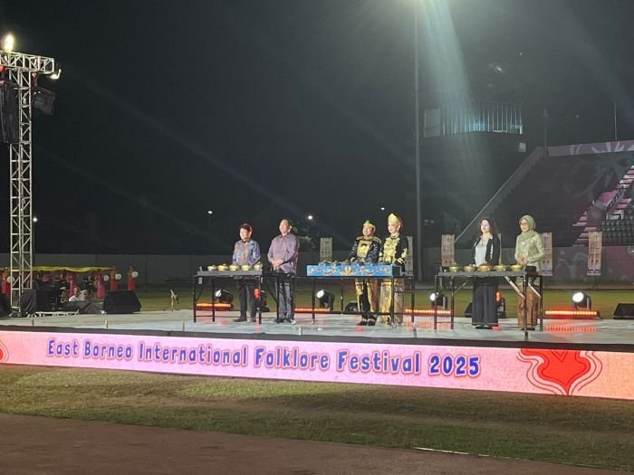 Gubernur Rudy Resmi Buka EBIFF 2025: Lima Negara Tampilkan Parade dan Budaya Khas di Samarinda