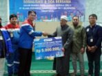 KPI Unit Balikpapan melakukan doa bersama, pembagian 350 paket sembako, hingga penyerahan bantuan dana operasional kepada empat rumah ibadah dengan total nilai sebesar Rp20 juta. Foto: HO/KPI Unit Balikpapan
