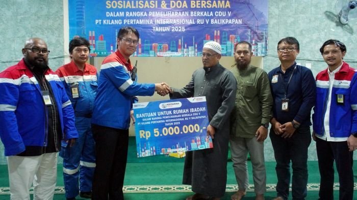KPI Unit Balikpapan melakukan doa bersama, pembagian 350 paket sembako, hingga penyerahan bantuan dana operasional kepada empat rumah ibadah dengan total nilai sebesar Rp20 juta. Foto: HO/KPI Unit Balikpapan