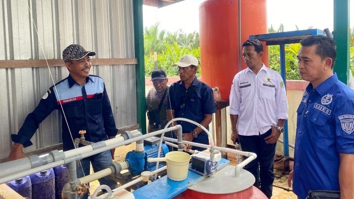 Kaji banding terkait akses dan pengelolaan air bersih di fasilitas Water Supply System (WSS) Saliki di Desa Saliki, Kecamatan Muara Badak, Kutai Kartanegara. Foto: HO/PHSS