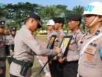 Kapolres PPU AKBP Andreas Alek Danantara, S.I.K., M.M., M.Tr.SOU., Pimpin Upacara PTDH 2 Personil di halaman Mapolres PPU, pada Senin (28/07/2025). Foto: HO/Humas Polres PPU