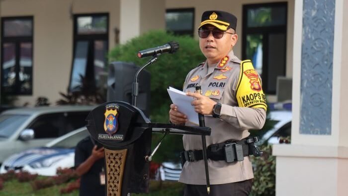 Kapolresta Balikpapan Kombes Pol Anton Firmanto, S.H., S.I.K., M.Si. Pimpin Upacara PTDH satu anggota Polresta di halaman Mapolresta Balikpapan, pada Senin (28/7/2025). Foto: HO/Humas Polresta Balikpapan