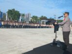 Kapolresta Balikpapan Kombes Pol Anton Firmanto, S.H., S.I.K., M.Si. Saat memimpin langsung Apel Jam Pimpinan di halaman Mapolresta Balikpapan, Pada Kamis (3/7/2025). Foto: HO/Humas Polresta Balikpapan