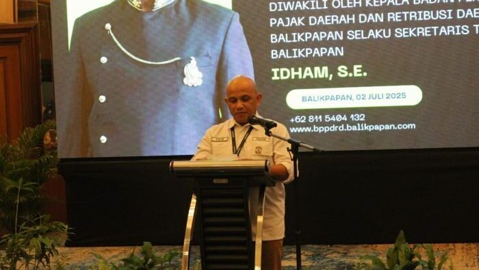 Kepala Badan Pengelolaan Pajak Daerah dan Retribusi Daerah (BPPDRD) Kota Balikpapan, Idham, saat High-Level Meeting (HLM) Percepatan dan Perluasan Digitalisasi Daerah (P2DD), di Grand Senyiur Hotel Balikpapan, pada hari Rabu (2/7/2025). Foto: BorneoFlash/Niken Sulastri