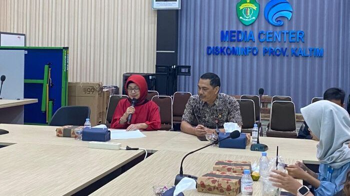 Kepala Bidang Pemberdayaan, Kelembagaan dan Sosial Budaya DPMPD Kaltim, Roslindawaty. Foto: BorneoFlash/Nur Ainunnisa
