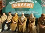 (Ketiga Kanan) Kepala Dinas Kesehatan Kota Balikpapan, Alwiati saat konferensi pers di Grand Senyiur Hotel Balikpapan, pada Selasa (22/7/2025). Foto: BorneoFlash/Niken Sulastri