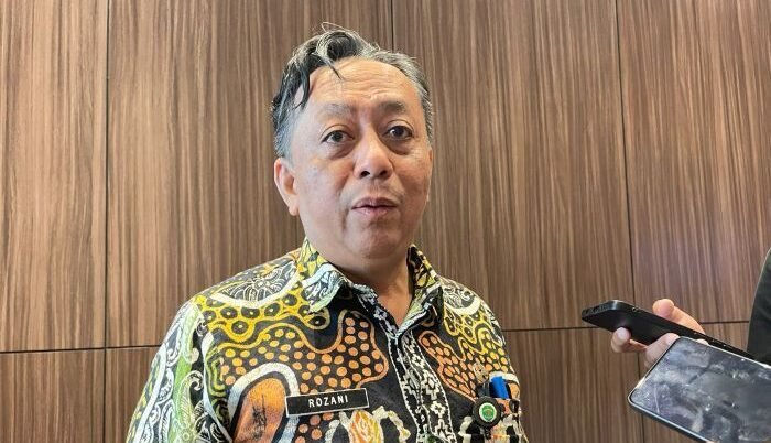 Kepala Disnakertrans Kaltim, Rozani Erawadi. Foto: BorneoFlash/Nur Ainunnisa