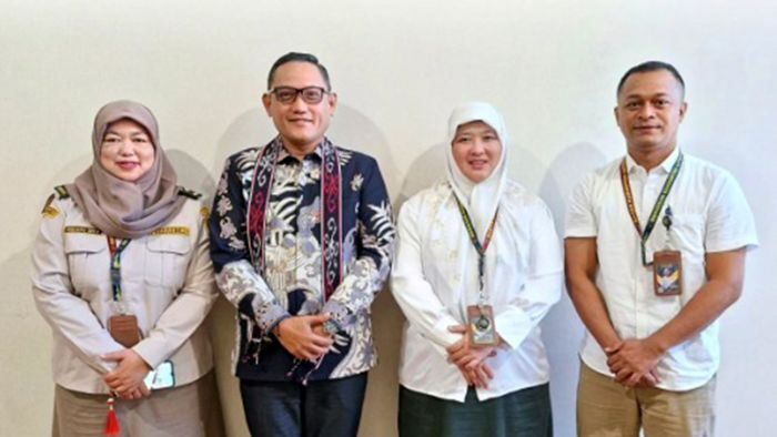 Kepala Karantina Kalimantan Timur, Arum Kusnila Dewi didampingi oleh Ketua Tim Kerja Karantina Hewan, Endang Sri Pertiwi, dan Ketua Tim Kerja Karantina Ikan, Anton Panji Mahendra saat bertemu dengan Wakil Gubernur Kalimantan Timur, Seno Aji. Foto: HO/karantinakalimatantimur