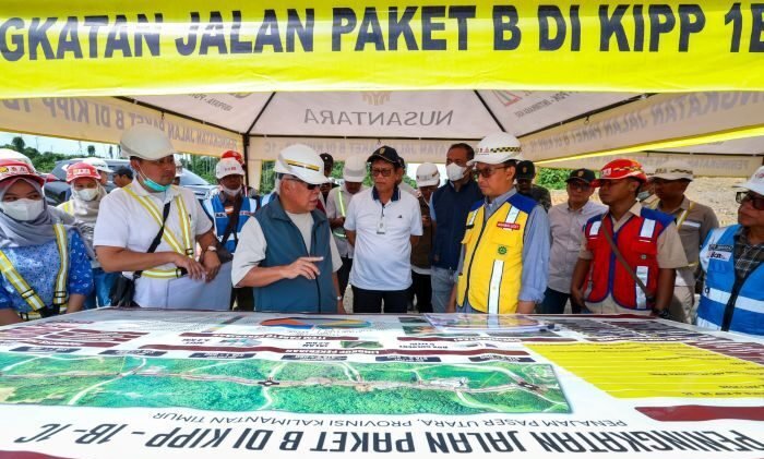 Kepala Otorita IKN, Basuki Hadimuljono, meninjau langsung progres pembangunan jalan di Kawasan Inti Pusat Pemerintahan (KIPP) zona 1B dan 1C, pada Sabtu (19/7/2025). Foto: HO/Humas Otorita IKN